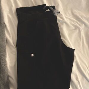 Women’s Figs Kade Cargo Scrub Pants - Medium